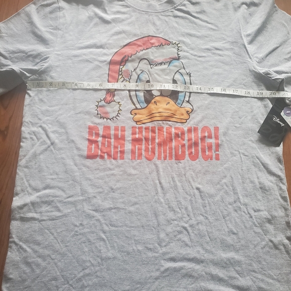 Christmas Daffy Duck T-Shirt - Picture 3 of 4